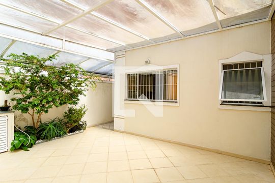 Garagem de casa para alugar com 4 quartos, 120m² em Vila Parque Jabaquara, São Paulo