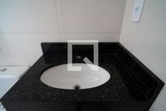 Banheiro de casa para alugar com 2 quartos, 70m² em  Jardim Residencial Villagio Ipanema I, Sorocaba