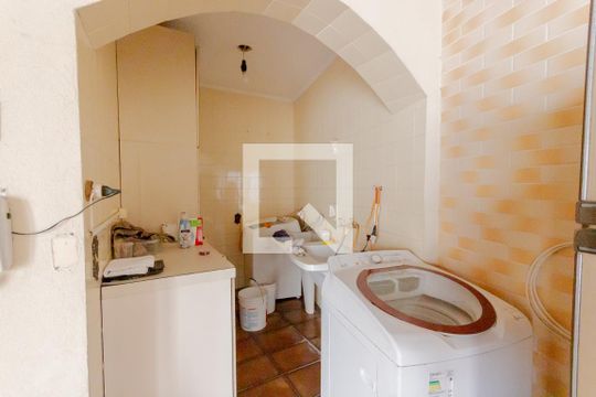 Área de Serviço de casa à venda com 8 quartos, 400m² em Santa Teresinha, Santo André