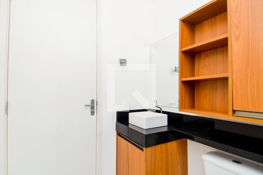 Banheiro de apartamento para alugar com 2 quartos, 42m² em Jardim Angelica, Guarulhos