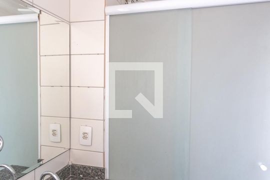 Banheiro social de apartamento para alugar com 3 quartos, 58m² em Ferrazópolis, São Bernardo do Campo