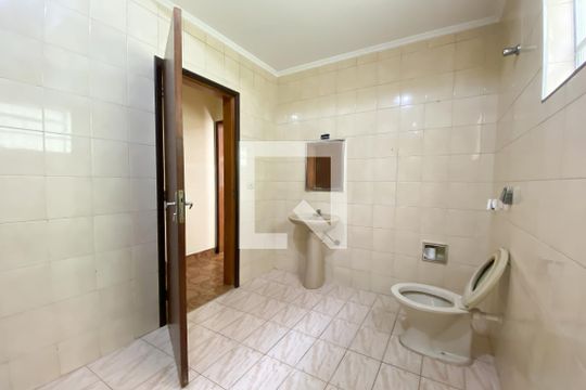 Banheiro de casa à venda com 1 quarto, 65m² em Vila Yolanda, Osasco