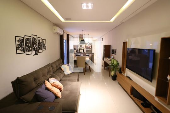 Sala de casa à venda com 3 quartos, 165m² em Vila Nhocune, São Paulo