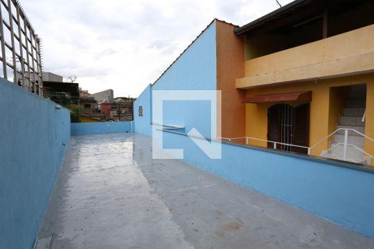 Quintal de casa à venda com 3 quartos, 165m² em Vila Nhocune, São Paulo