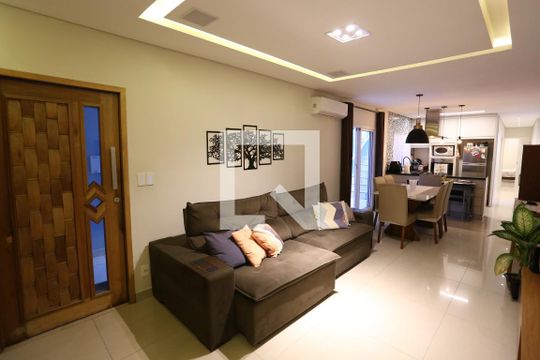 Casa à venda com 3 quartos, 165m² em Vila Nhocune, São Paulo