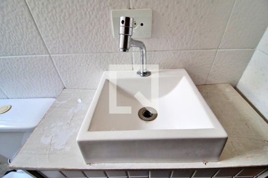Banheiro de apartamento à venda com 2 quartos, 50m² em Parque João Ramalho, Santo André