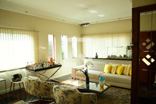 Sala de casa de condomínio para alugar com 4 quartos, 379m² em Parque Paulistano, Cotia