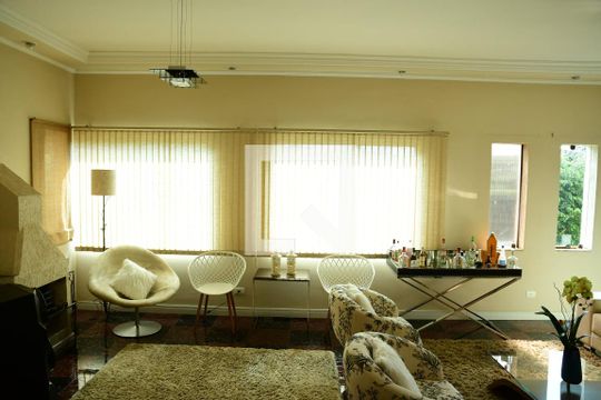 Sala de casa de condomínio para alugar com 4 quartos, 379m² em Parque Paulistano, Cotia