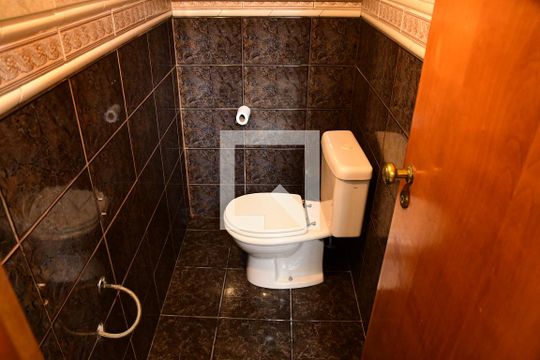 Lavabo de casa de condomínio para alugar com 4 quartos, 379m² em Parque Paulistano, Cotia