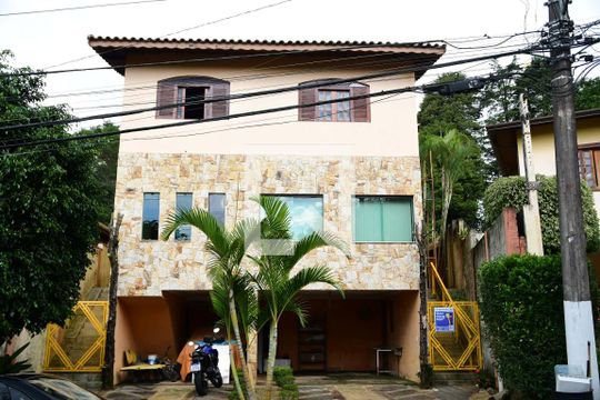 Fachada de casa de condomínio para alugar com 4 quartos, 379m² em Parque Paulistano, Cotia