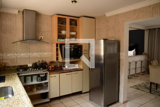Cozinha de casa de condomínio para alugar com 4 quartos, 379m² em Parque Paulistano, Cotia