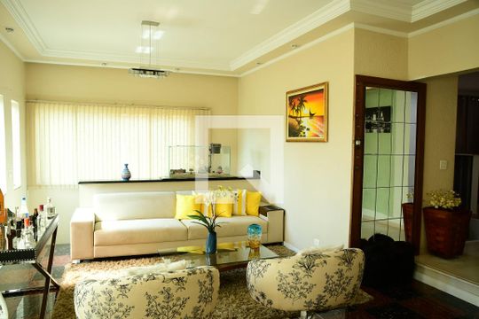 Casa de Condomínio para alugar com 4 quartos, 379m² em Parque Paulistano, Cotia