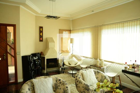 Sala de casa de condomínio para alugar com 4 quartos, 379m² em Parque Paulistano, Cotia
