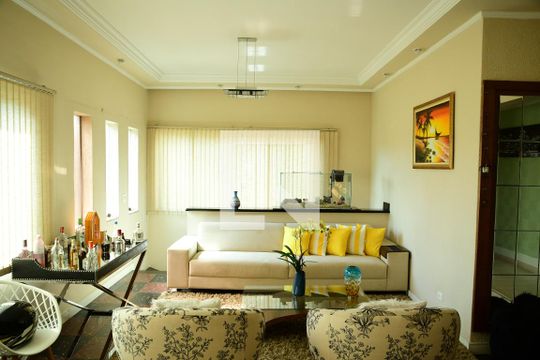 Sala de casa de condomínio para alugar com 4 quartos, 379m² em Parque Paulistano, Cotia