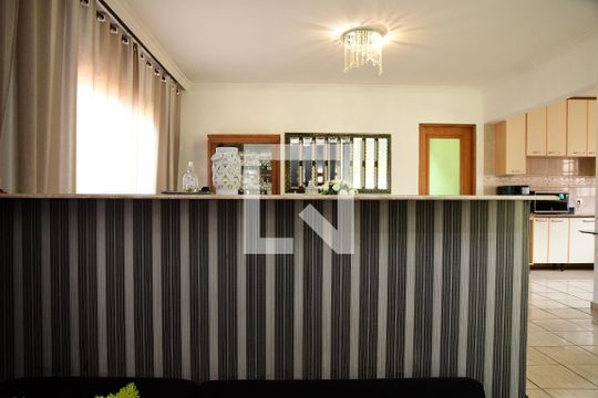 Sala de casa de condomínio para alugar com 4 quartos, 379m² em Parque Paulistano, Cotia