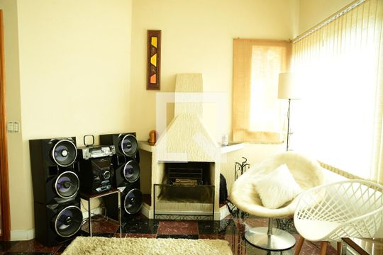 Sala de casa de condomínio para alugar com 4 quartos, 379m² em Parque Paulistano, Cotia