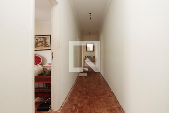 Corredor de apartamento para alugar com 3 quartos, 270m² em Higienópolis, São Paulo