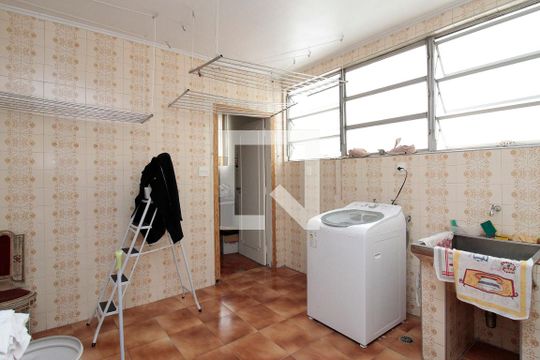 Área de Serviço de apartamento para alugar com 3 quartos, 270m² em Higienópolis, São Paulo
