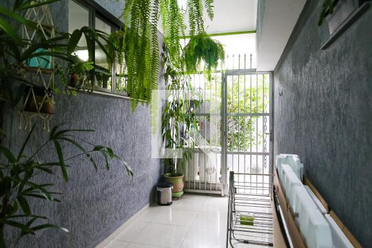 Quintal de casa à venda com 3 quartos, 310m² em Vila Lucinda, Santo André