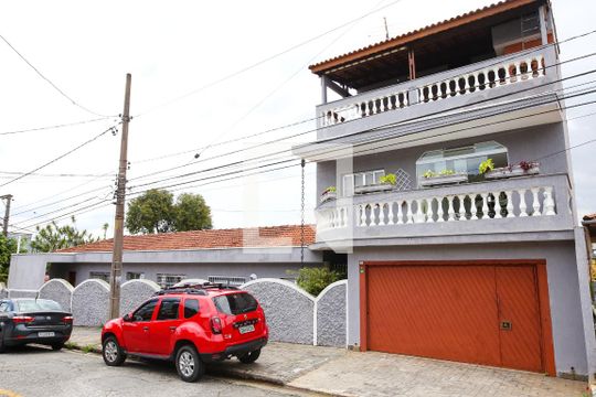 Fachada de casa à venda com 3 quartos, 310m² em Vila Lucinda, Santo André
