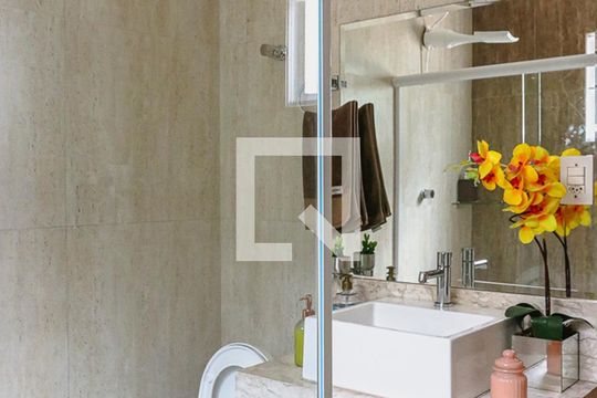Suíte banheiro  de casa à venda com 5 quartos, 270m² em Parque Edu Chaves, São Paulo