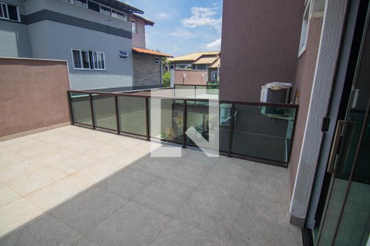 Sacada de casa à venda com 4 quartos, 683m² em Camboinhas, Niterói