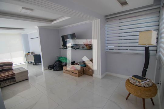 Sala de casa à venda com 4 quartos, 683m² em Camboinhas, Niterói