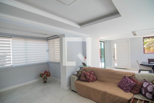 Sala de casa à venda com 4 quartos, 683m² em Camboinhas, Niterói
