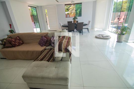 Sala de casa à venda com 4 quartos, 683m² em Camboinhas, Niterói