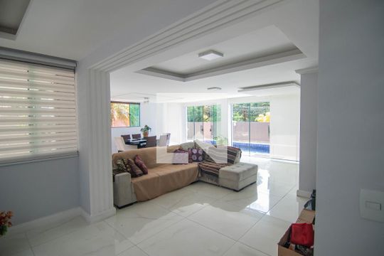 Sala de casa à venda com 4 quartos, 683m² em Camboinhas, Niterói