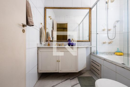 Banheiro da Suíte 1 de apartamento à venda com 3 quartos, 259m² em Jardim Paulista, São Paulo