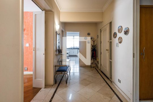 Corredor de apartamento à venda com 3 quartos, 259m² em Jardim Paulista, São Paulo