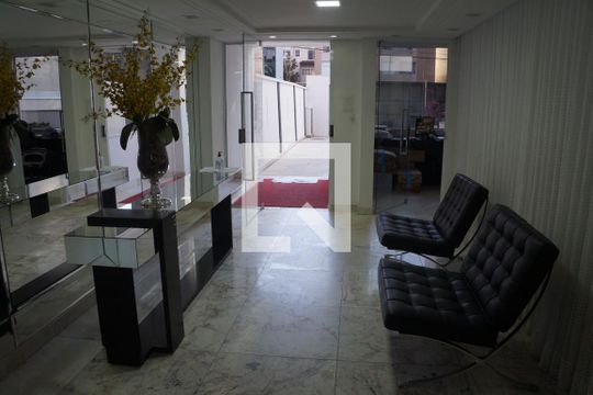 Hall de entrada de apartamento para alugar com 1 quarto, 67m² em Batel, Curitiba
