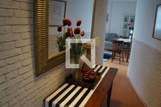 Corredor de apartamento para alugar com 1 quarto, 67m² em Batel, Curitiba