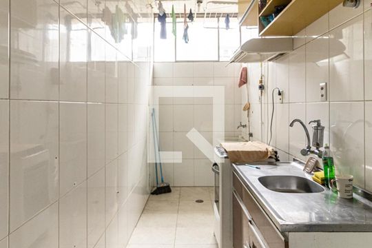 Cozinha de apartamento à venda com 2 quartos, 60m² em Santa Efigênia, São Paulo