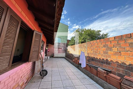 Corredor de casa à venda com 3 quartos, 100m² em Santos Dumont, São Leopoldo