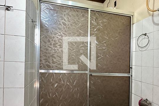 Banheiro de casa à venda com 3 quartos, 100m² em Santos Dumont, São Leopoldo