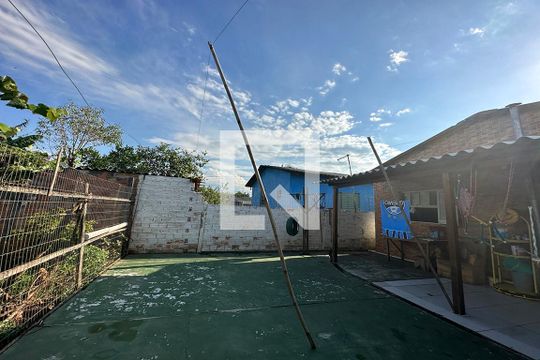 Pátio de casa à venda com 3 quartos, 90m² em Santos Dumont, São Leopoldo