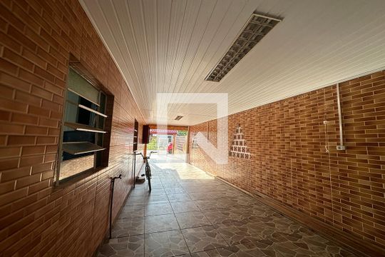 Garagem de casa à venda com 3 quartos, 90m² em Santos Dumont, São Leopoldo
