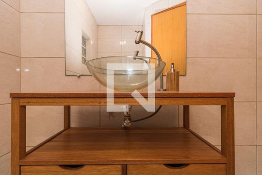 Banheiro Social de apartamento à venda com 4 quartos, 109m² em Bom Fim, Porto Alegre