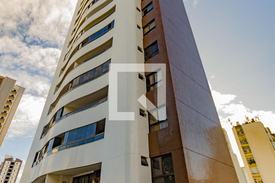 Fachada do Condomínio de apartamento para alugar com 2 quartos, 100m² em Barra, Salvador