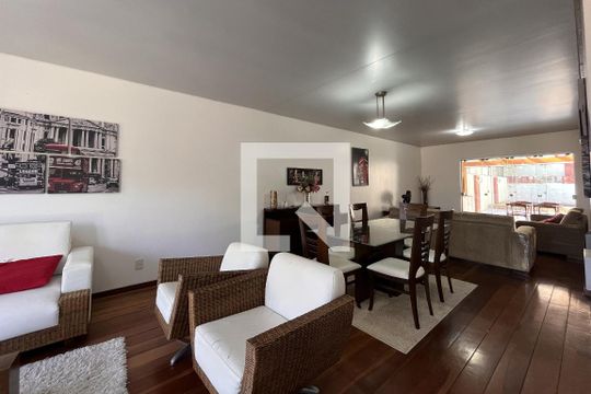 Sala 3 Ambientes de casa de condomínio à venda com 4 quartos, 300m² em Espírito Santo, Porto Alegre