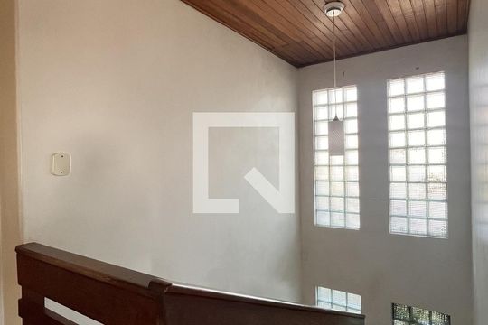Escada de casa de condomínio à venda com 4 quartos, 300m² em Espírito Santo, Porto Alegre