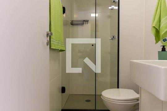 Banheiro de kitnet/studio para alugar com 1 quarto, 24m² em Perdizes, São Paulo