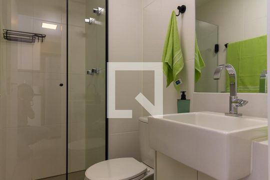 Banheiro de kitnet/studio para alugar com 1 quarto, 24m² em Perdizes, São Paulo