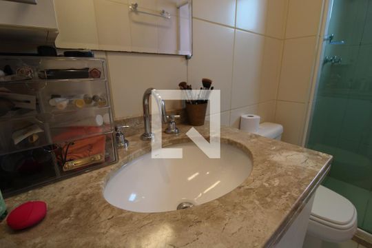 Pia banheiro comum de apartamento à venda com 3 quartos, 204m² em Vila Sofia, São Paulo