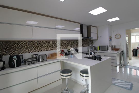 Cozinha de apartamento à venda com 3 quartos, 204m² em Vila Sofia, São Paulo
