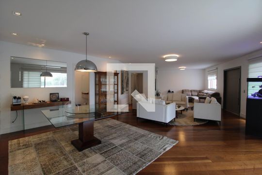 Apartamento à venda com 3 quartos, 204m² em Vila Sofia, São Paulo