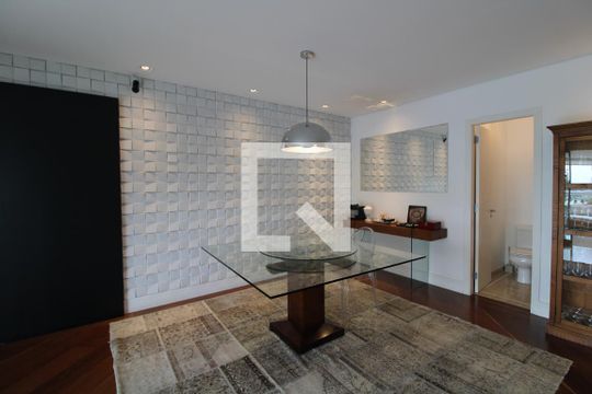 Sala de apartamento à venda com 3 quartos, 204m² em Vila Sofia, São Paulo
