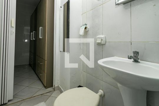 Banheiro de casa para alugar com 1 quarto, 25m² em Cidade Monções, São Paulo